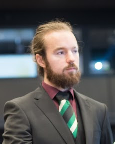 Mark Luchs // markluchs_182x240.jpg (21 K)