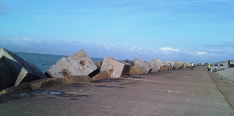 case study dredge sediments jetties concrete blocks // cs_dredge-sediments-jetties-concrete-blocks.png (356 K)