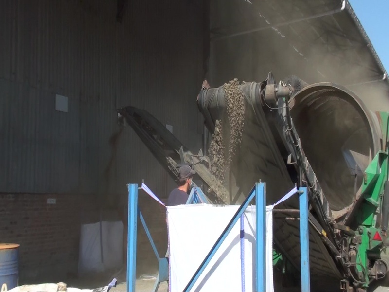 case study sediment for incorporation into a concrete bicycle path // figure_2.jpg (114 K)